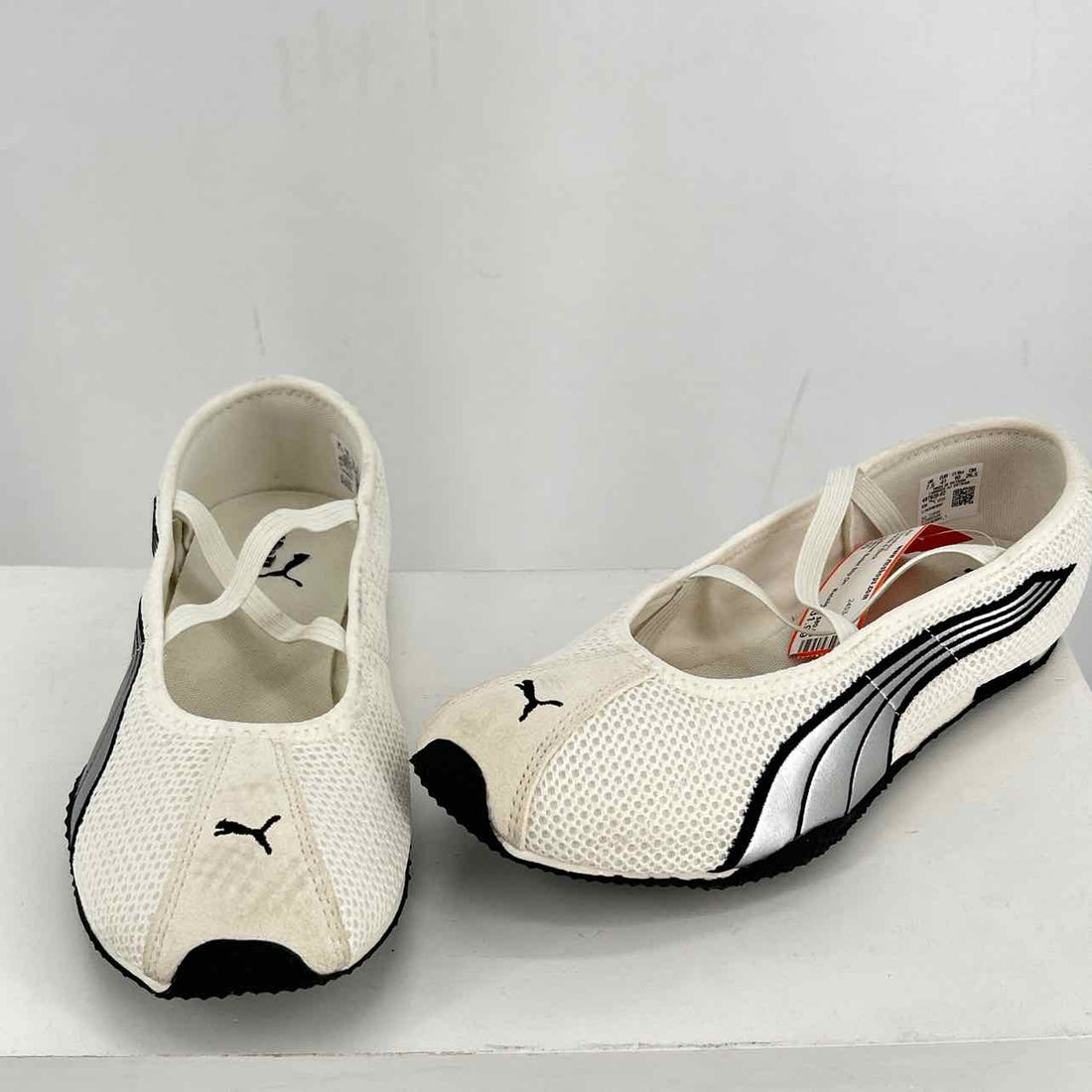 Puma Women Size 10 White & Black Sneakers