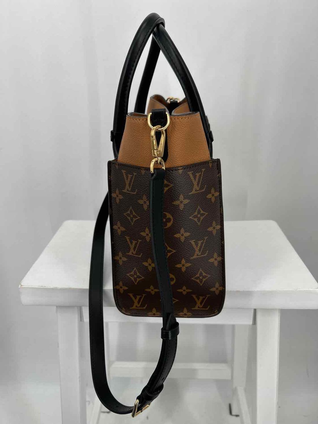 Louis Vuitton On My Side LUXURY