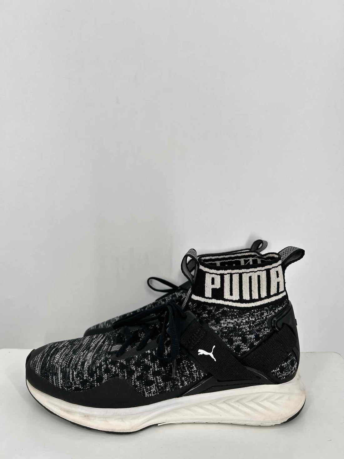 Puma Women Size 8.5 Black & White Clogs