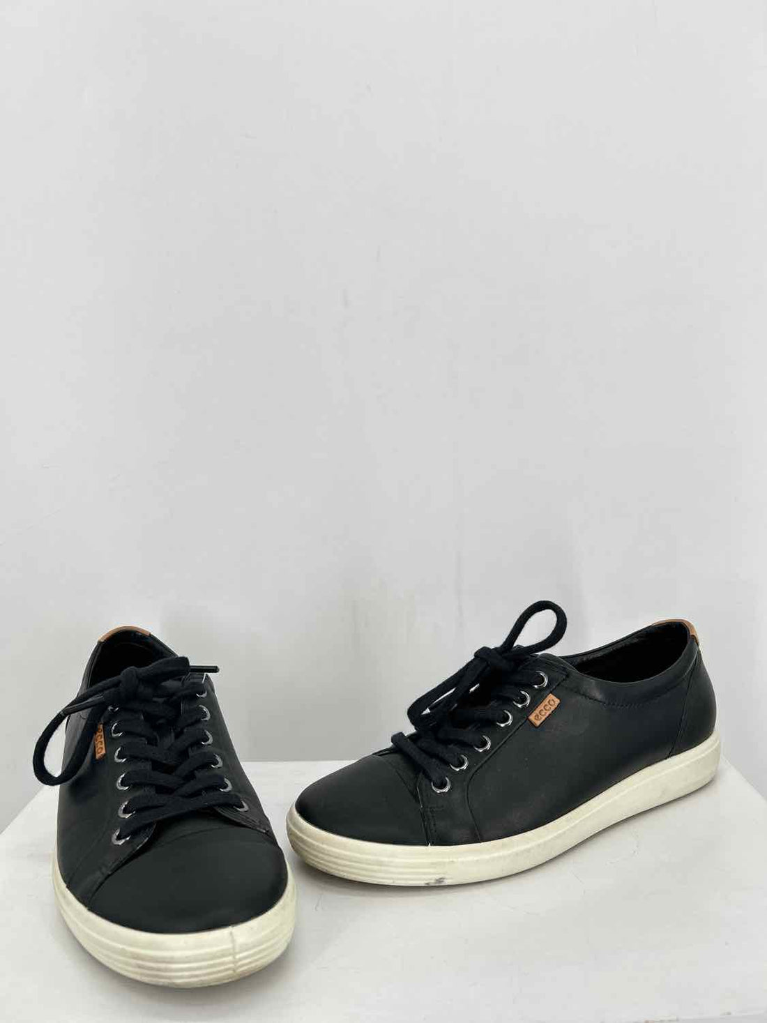 Ecco Women Size 8 Black Leather Sneakers
