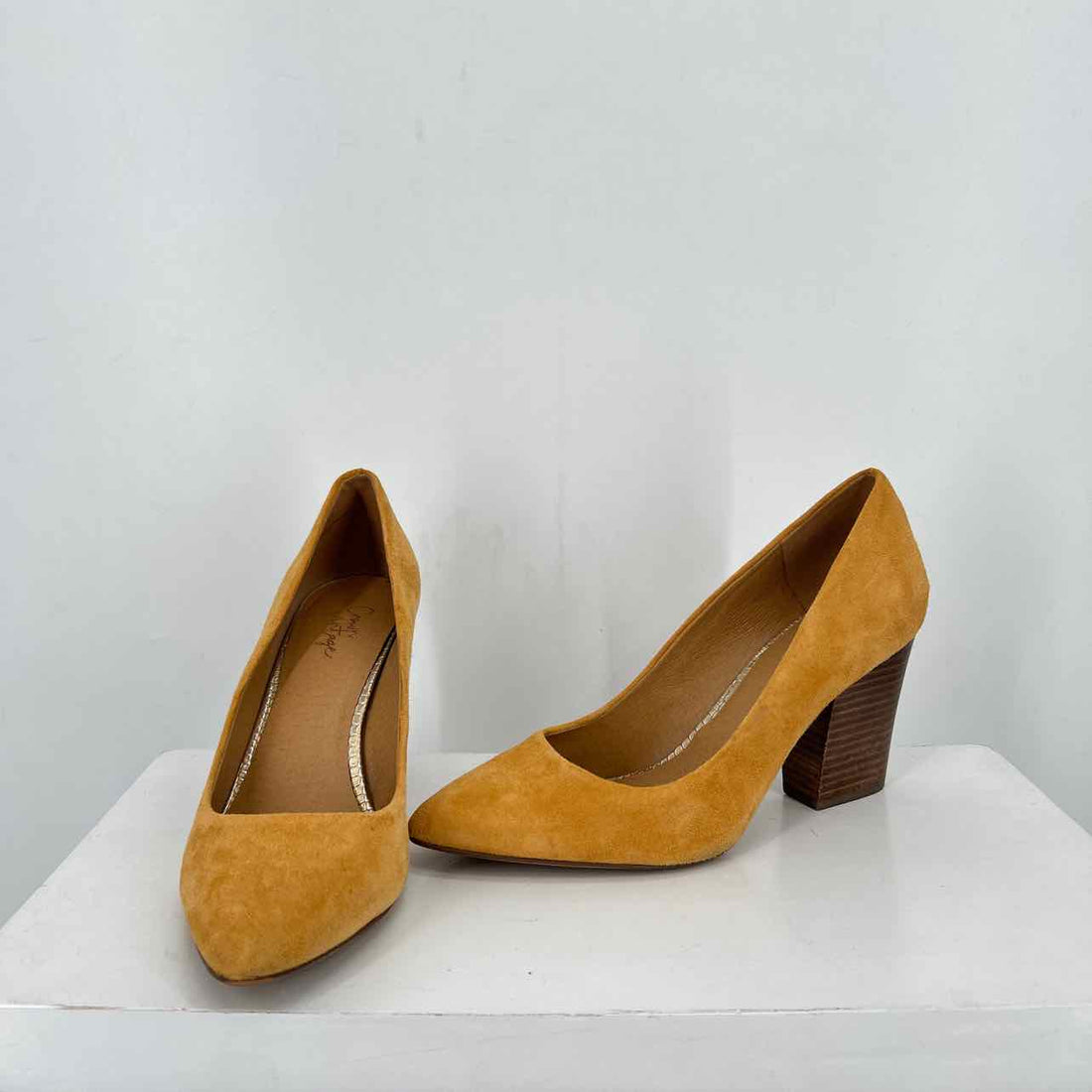 Crown Vintage Women Size 8 Mustard Genuine Suede Heels
