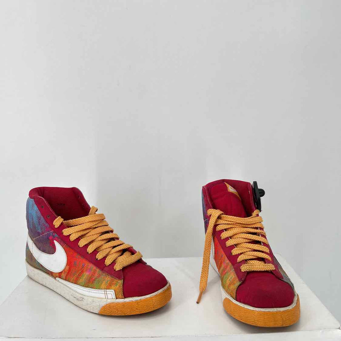 Nike Women Size 8 Red & Orange Multi As Is Sneakers