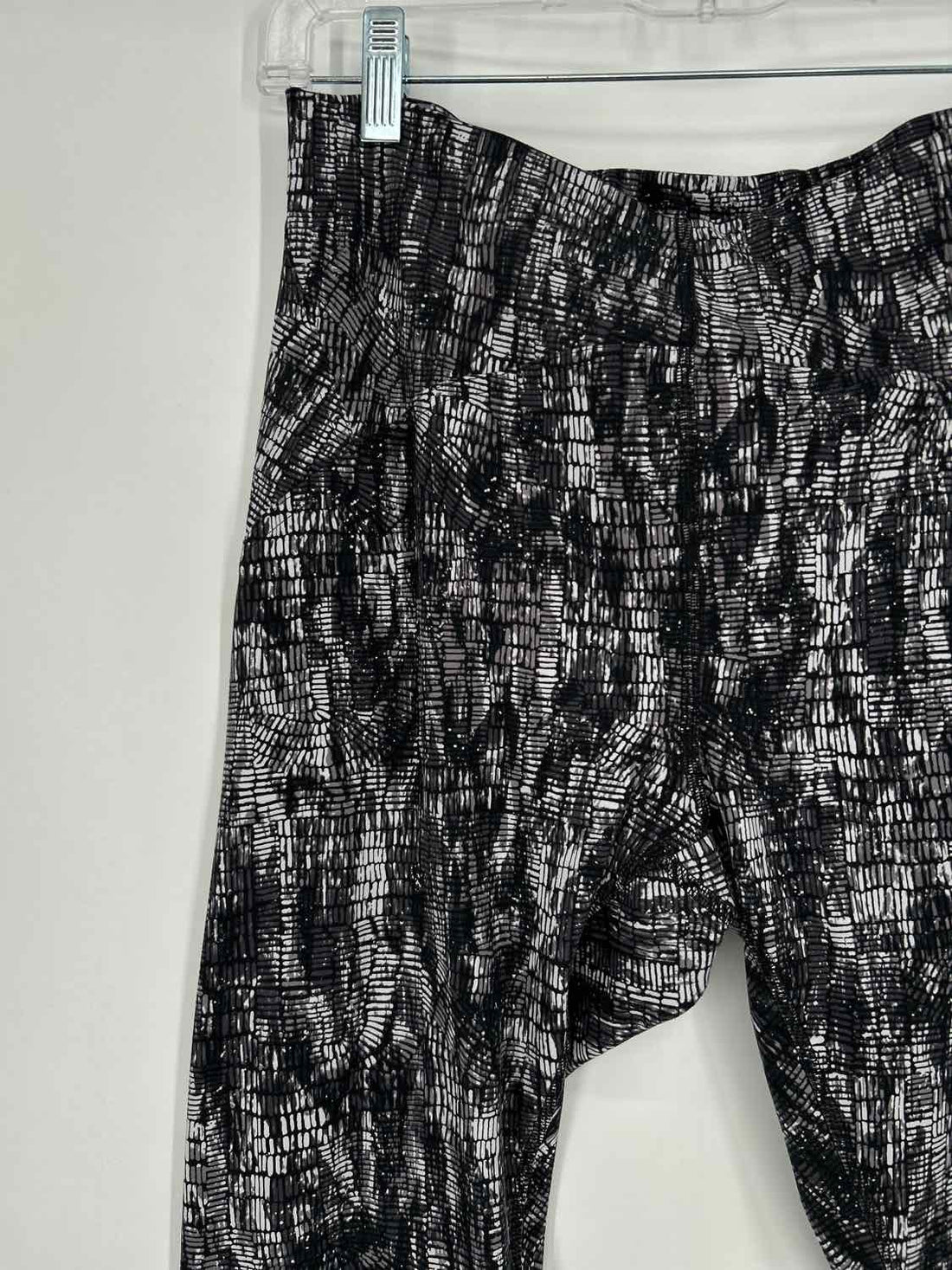 Lululemon Size 10 Gray Print Active Leggings