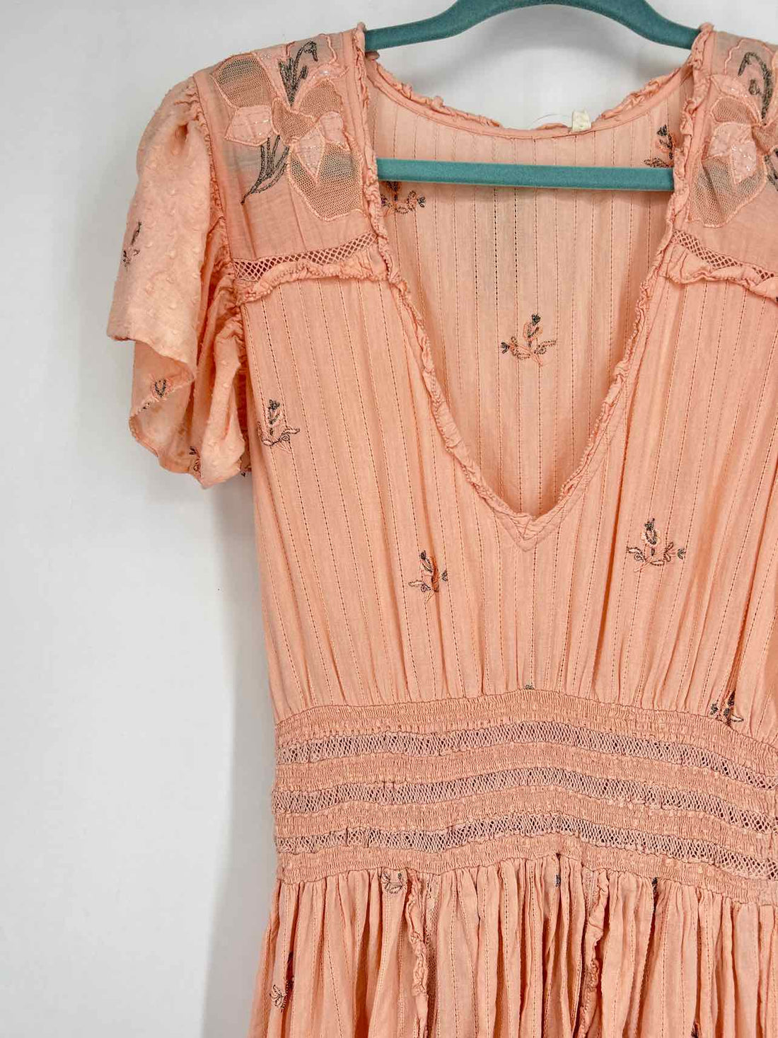 Let Me Be By Anthropologie Size S Light Pink Embroidered Short Sleeve Dress