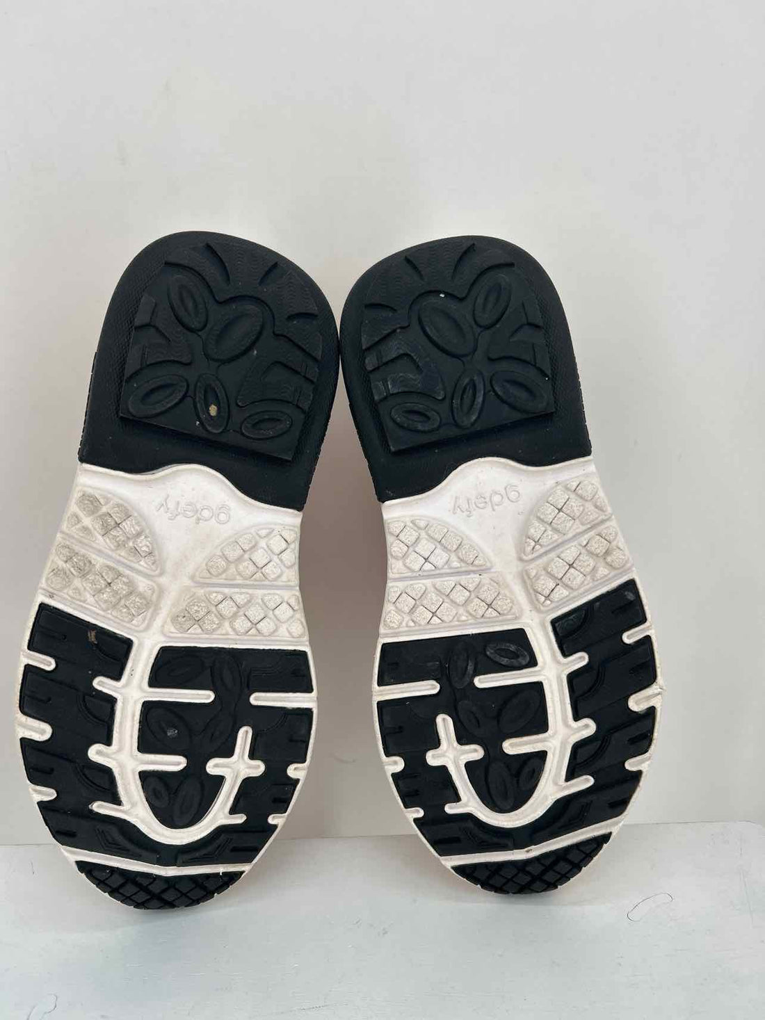 Gravity Defyer Women Size 9.5 Blush Sneakers