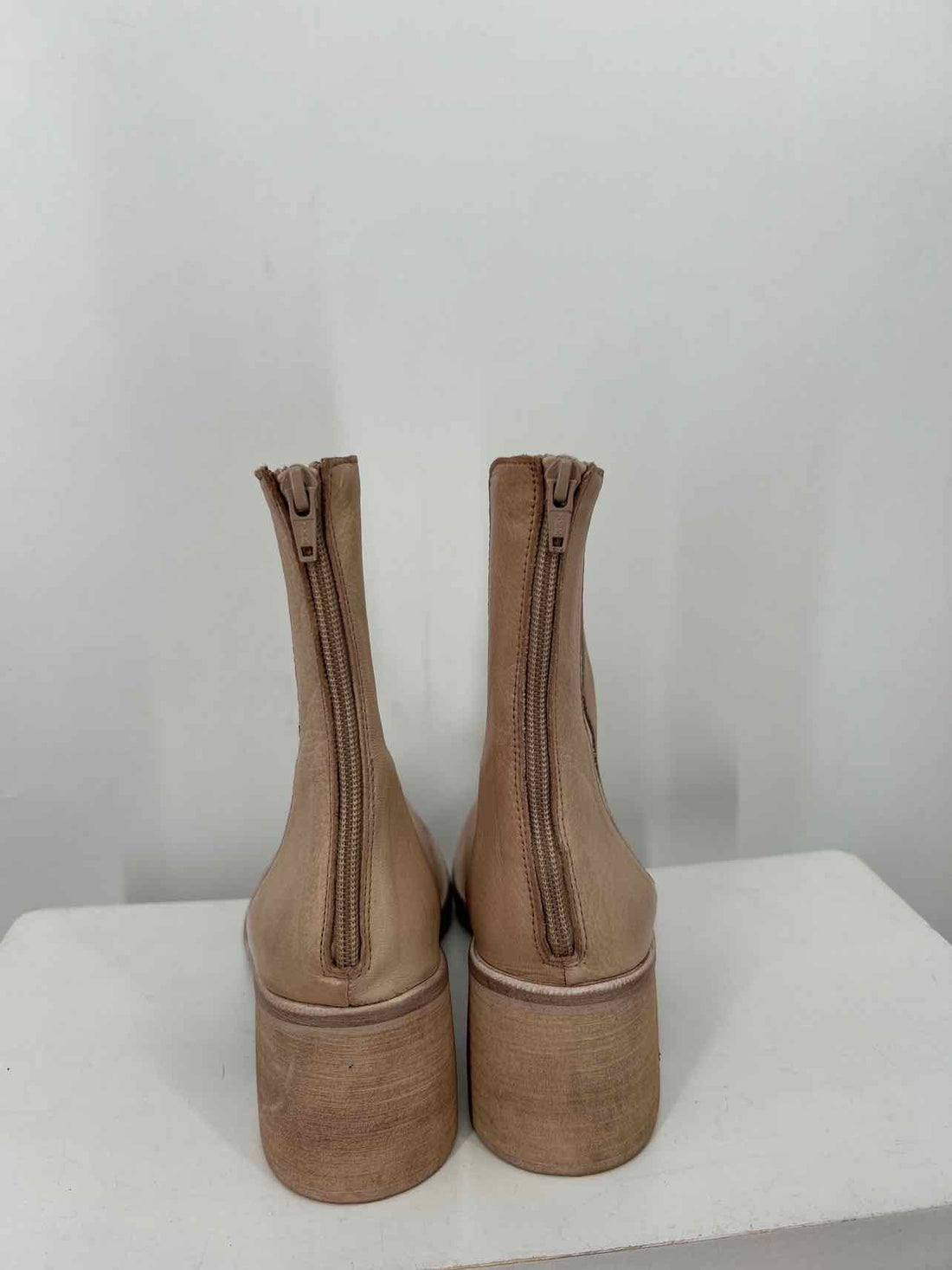Free People Women Size 38 (7.5-8) Beige Essential Chelsea Boot