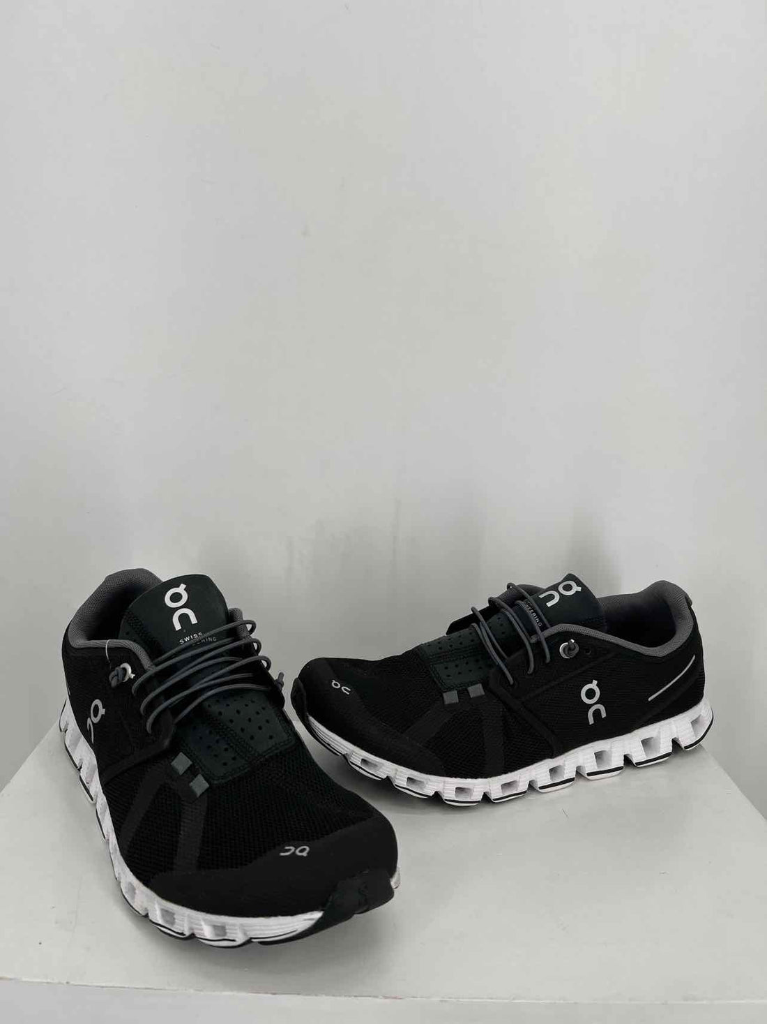 On Cloud Women Size 11 Black & White Sneakers