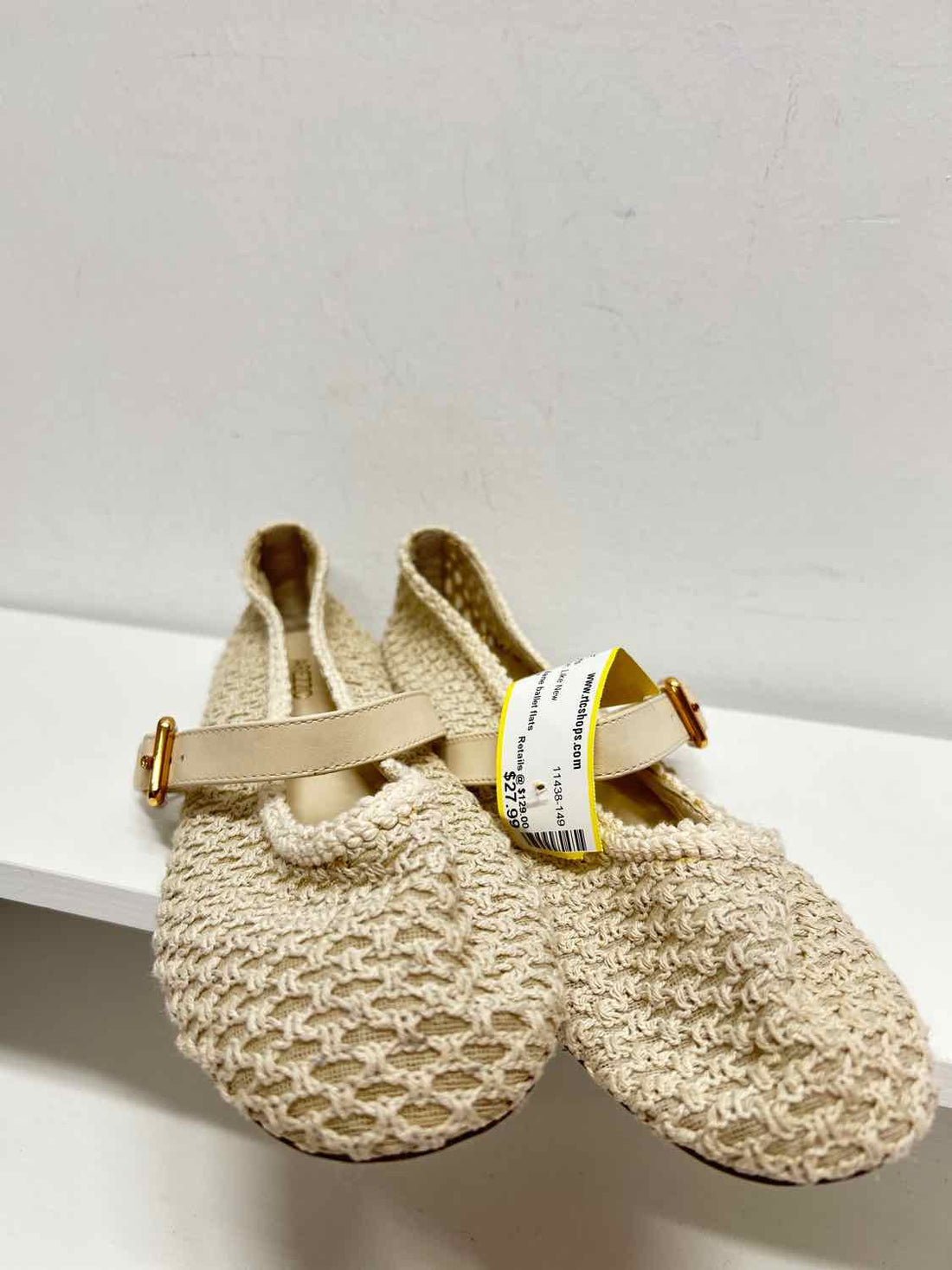 Arezzo Women Size 8.5 Beige Like New Flats
