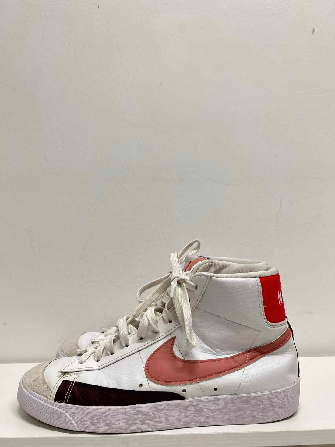 Nike Women Size 8.5 White Sneakers