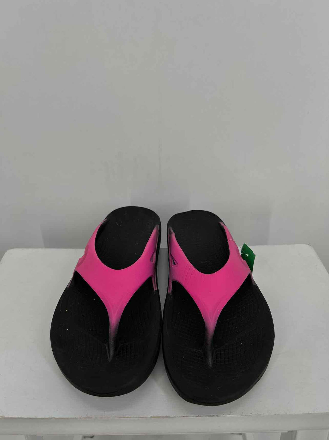 Oofos Women Size 9 Hot Pink Flip Flops