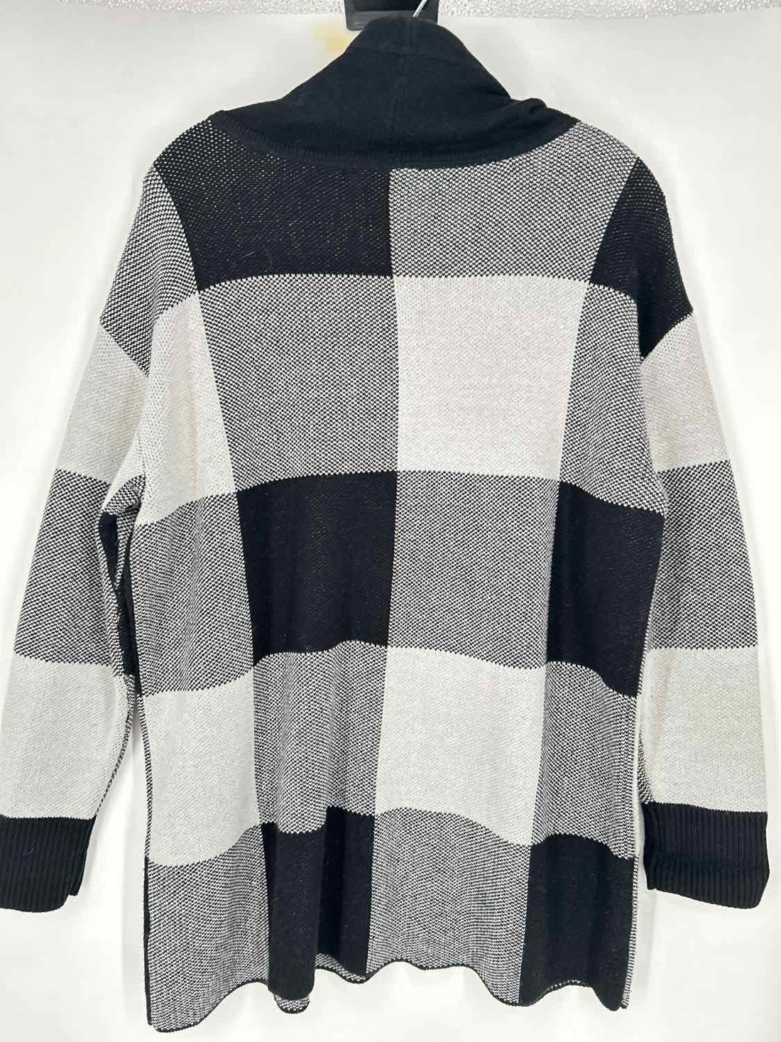 T By Talbots Size L Black & White Checkered Sweater