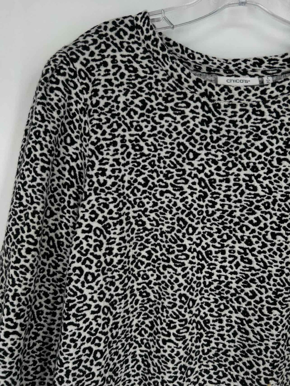 Chicos Size 3 (XL) White & Black Leopard Long Sleeve