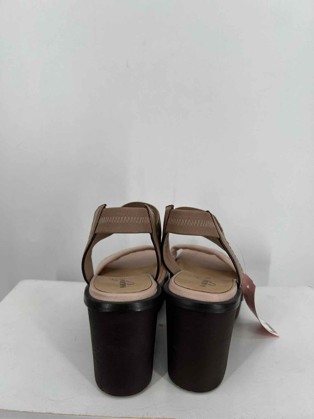 Naked Feet Women Size 8.5 Blush Sandals